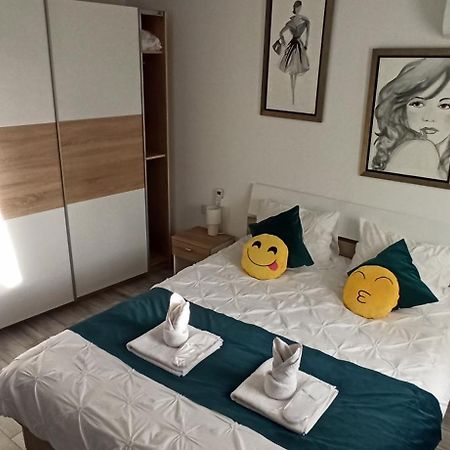 Comfortable Apartment University Square Bucareste Exterior foto